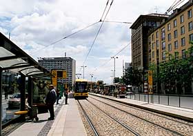 Letbane-standsningssted i Dresden, 
Foto: Helge Bay d. 16.07.04