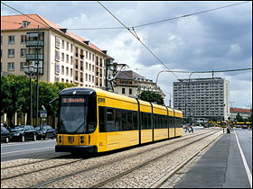 Ny letbanevogn p&aring; 45 m til 260 passagerer i Dresden
Foto: Helge Bay, d. 16.07.04